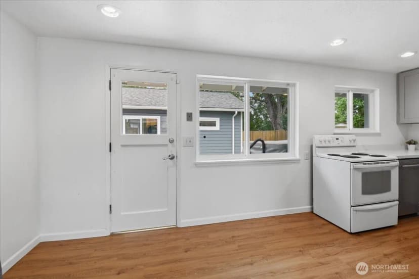 Property photo for 851 Pierce Avenue Ne, Renton photo 10