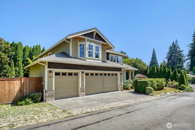 Property photo for 13042 Ne 8th Street, Bellevue photo 2