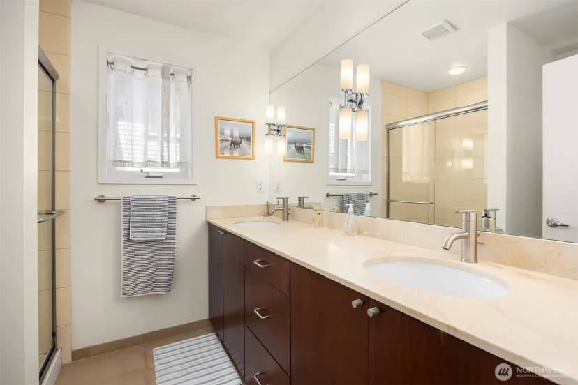 Property photo for 209 27th Avenue E #b, Seattle photo 11