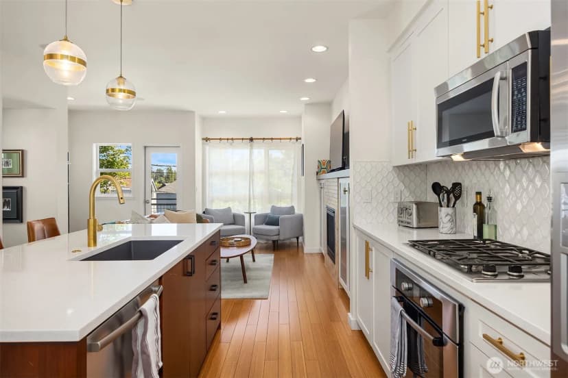 Property photo for 209 27th Avenue E #b, Seattle photo 6
