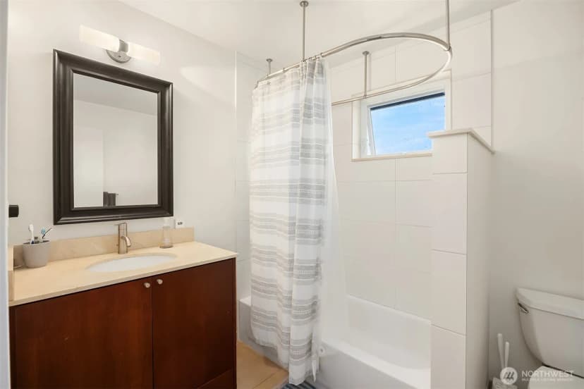 Property photo for 209 27th Avenue E #b, Seattle photo 13