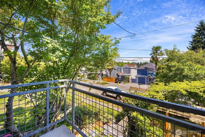 Property photo for 209 27th Avenue E #b, Seattle photo 4