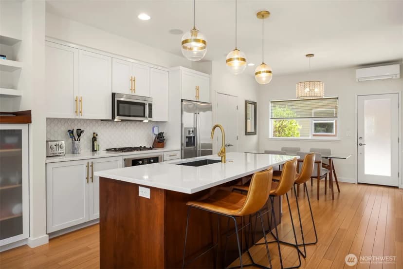 Property photo for 209 27th Avenue E #b, Seattle photo 5