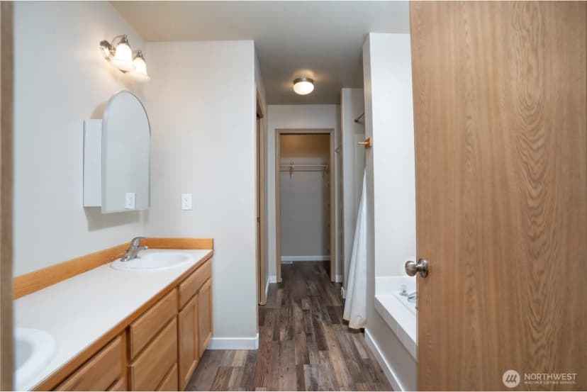 Property photo for 33110 27th Avenue E, Roy photo 17