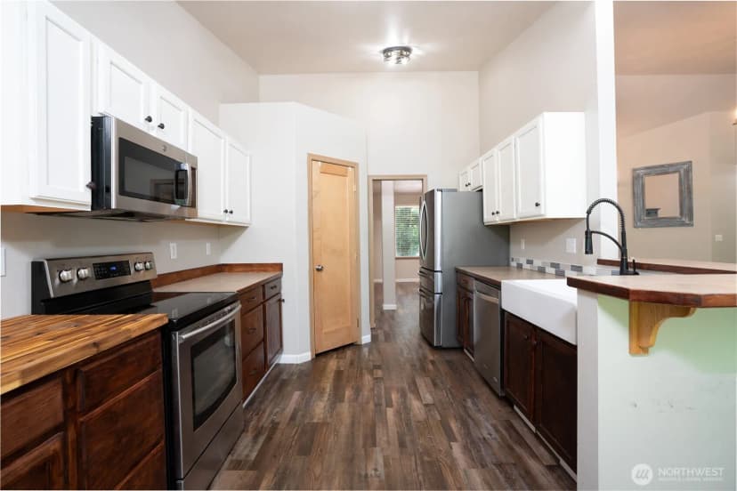 Property photo for 33110 27th Avenue E, Roy photo 10