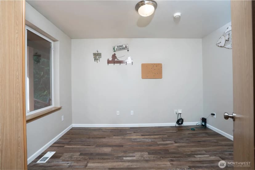 Property photo for 33110 27th Avenue E, Roy photo 13