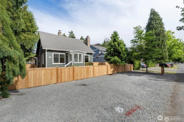 Property photo for 11556 17th Avenue Ne, Seattle photo 4