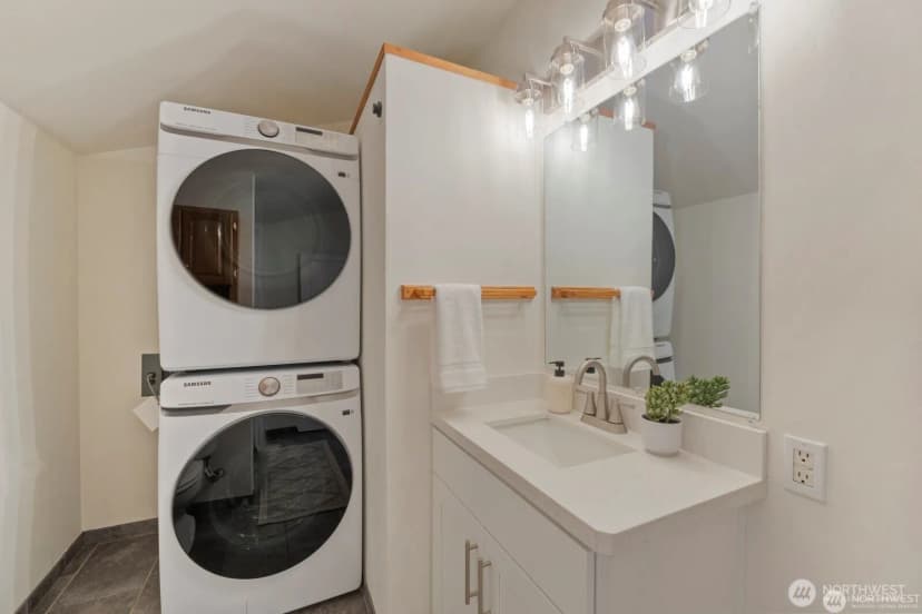 Property photo for 11556 17th Avenue Ne, Seattle photo 22