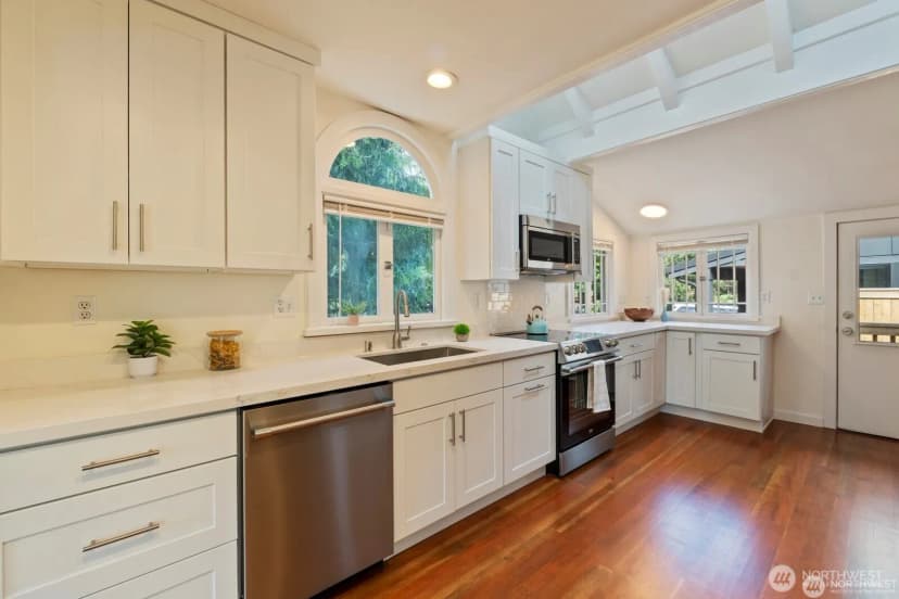 Property photo for 11556 17th Avenue Ne, Seattle photo 13