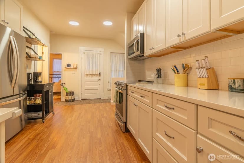Property photo for 116 4th Avenue N, Edmonds photo 16