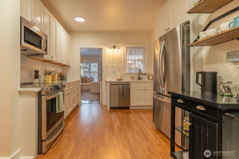 Property photo for 116 4th Avenue N, Edmonds photo 13
