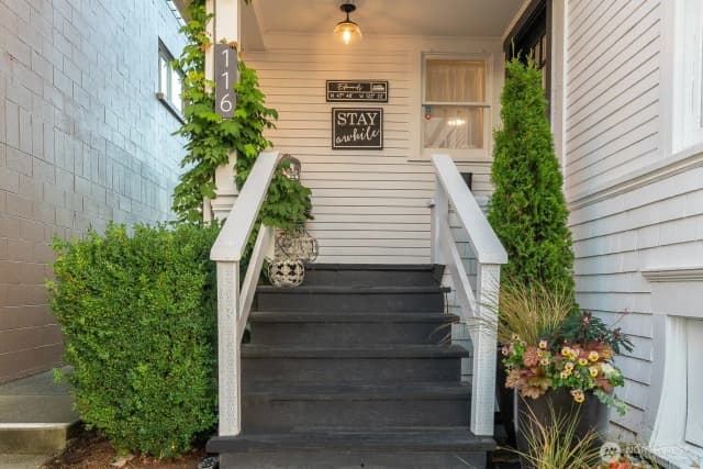 Property photo for 116 4th Avenue N, Edmonds photo 2