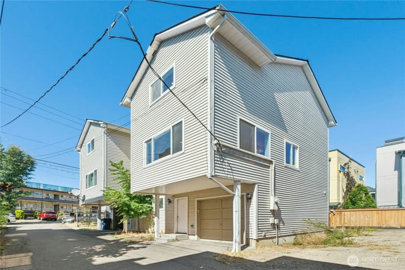 Property photo for 7530 43rd Avenue S #b, Seattle photo 2