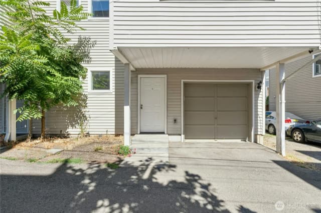 Property photo for 7530 43rd Avenue S #b, Seattle photo 4