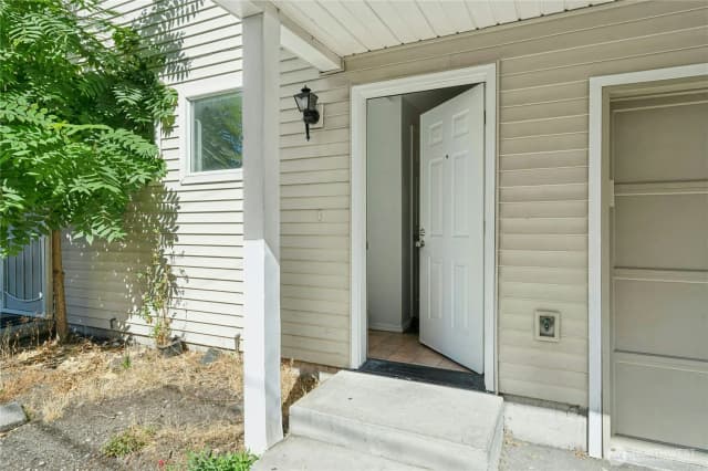 Property photo for 7530 43rd Avenue S #b, Seattle photo 5