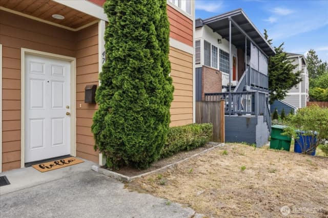 Property photo for 4736 Delridge Way Sw #b, Seattle photo 3