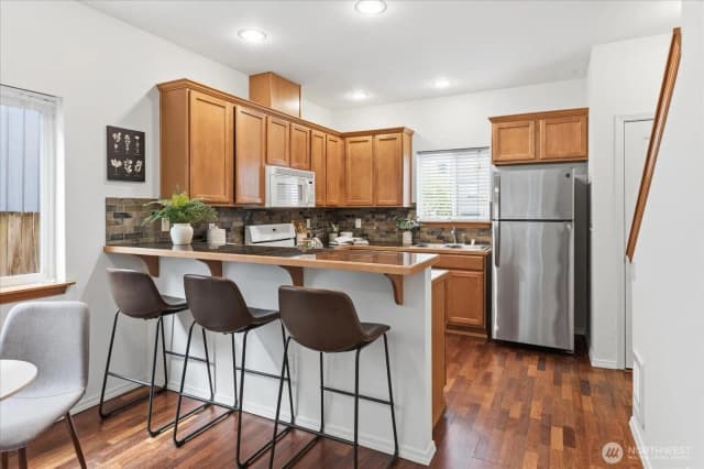 Property photo for 4736 Delridge Way Sw #b, Seattle photo 4
