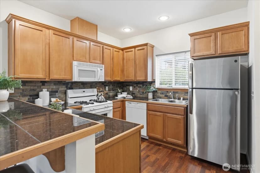 Property photo for 4736 Delridge Way Sw #b, Seattle photo 5