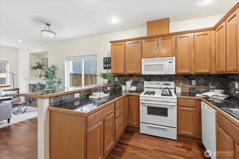 Property photo for 4736 Delridge Way Sw #b, Seattle photo 2