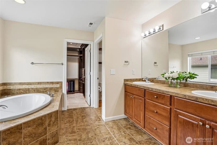 Property photo for 15621 36th Avenue Se, Bothell photo 8