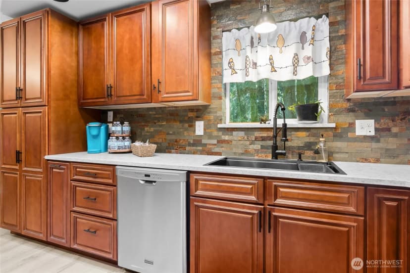 Property photo for 21827 Crest Lane Se, Yelm photo 9