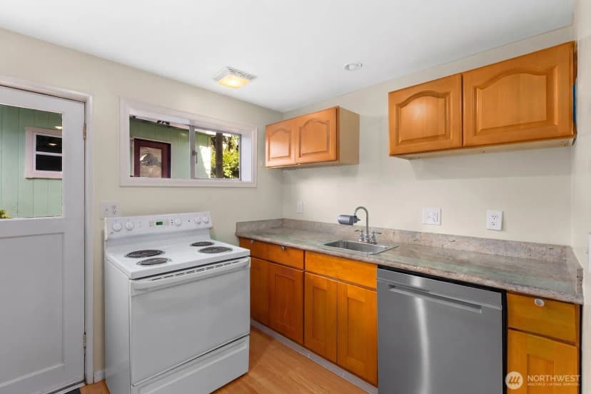 Property photo for 3318 20th Avenue S, Seattle photo 30