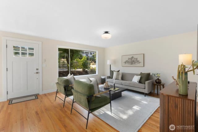 Property photo for 3318 20th Avenue S, Seattle photo 3