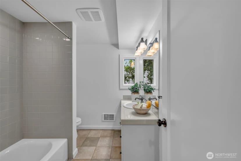 Property photo for 2315 B Franklin Avenue E #b, Seattle photo 23