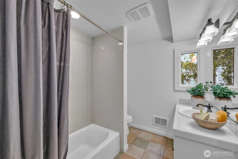 Property photo for 2315 B Franklin Avenue E #b, Seattle photo 22