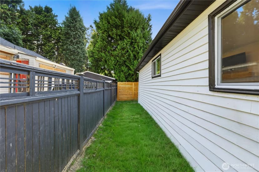 Property photo for 12215 44th Avenue S, Tukwila photo 25
