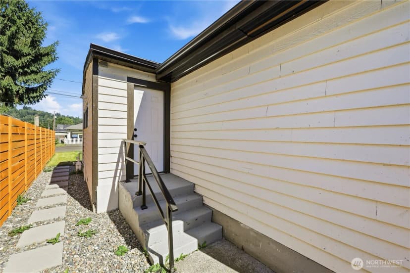 Property photo for 12215 44th Avenue S, Tukwila photo 22