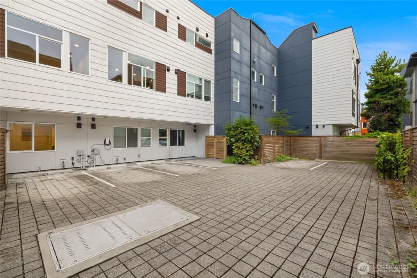 Property photo for 3551 Wallingford Avenue N, Seattle photo 21