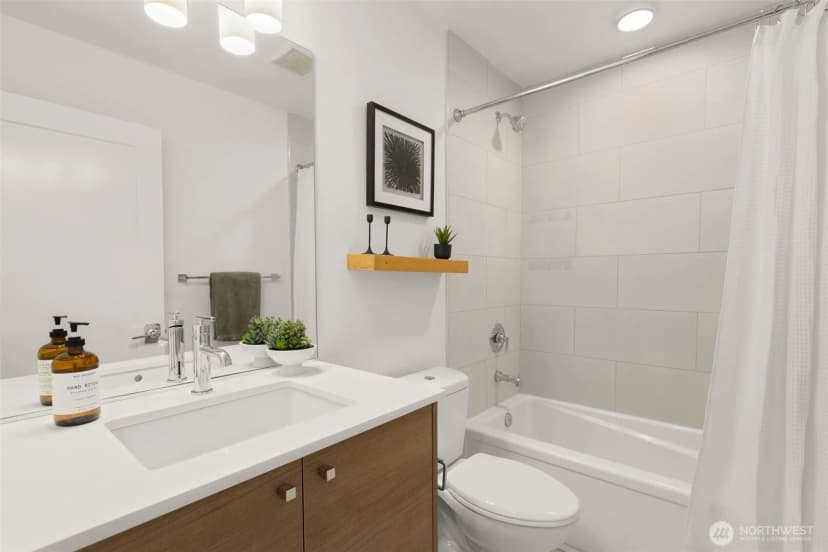 Property photo for 3551 Wallingford Avenue N, Seattle photo 14