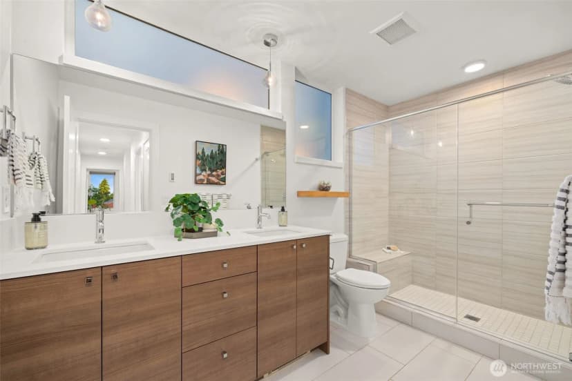 Property photo for 3551 Wallingford Avenue N, Seattle photo 10
