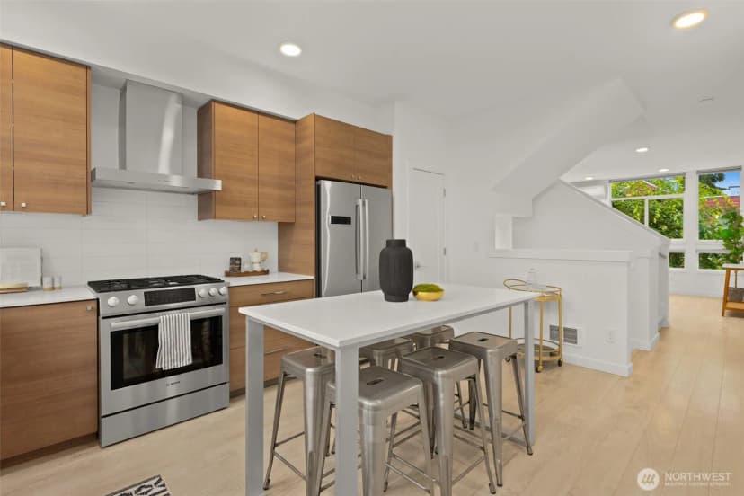 Property photo for 3551 Wallingford Avenue N, Seattle photo 6
