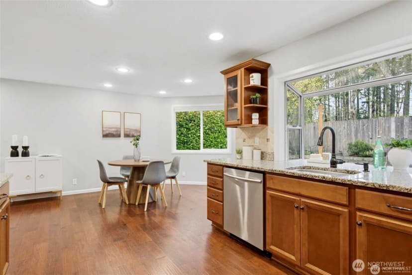 Property photo for 12708 Ne 97th Place, Kirkland photo 10