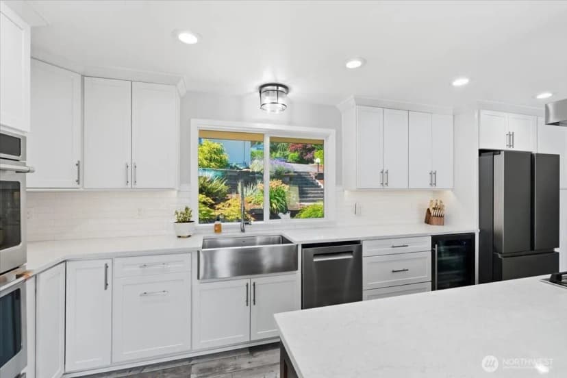 Property photo for 10837 Evergreen Terrace Sw, Lakewood photo 8