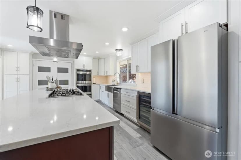 Property photo for 10837 Evergreen Terrace Sw, Lakewood photo 6