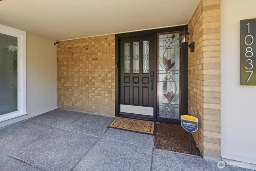 Property photo for 10837 Evergreen Terrace Sw, Lakewood photo 4