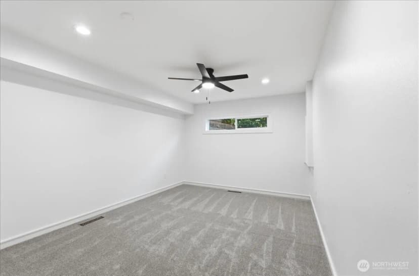 Property photo for 10837 Evergreen Terrace Sw, Lakewood photo 30