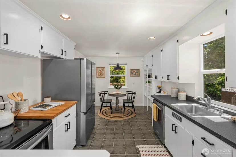 Property photo for 14032 Stone Avenue N, Seattle photo 6