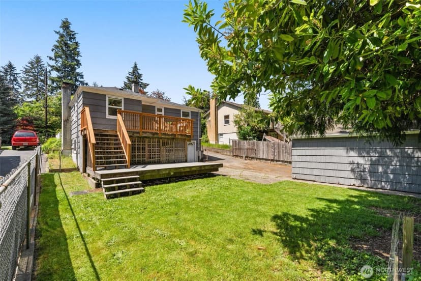 Property photo for 14032 Stone Avenue N, Seattle photo 18