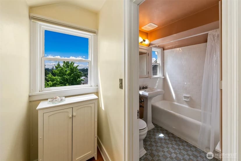 Property photo for 6249 30th Avenue Ne, Seattle photo 22