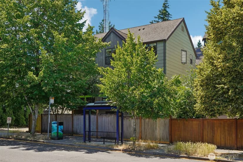 Property photo for 9423 Roosevelt Way Ne, Seattle