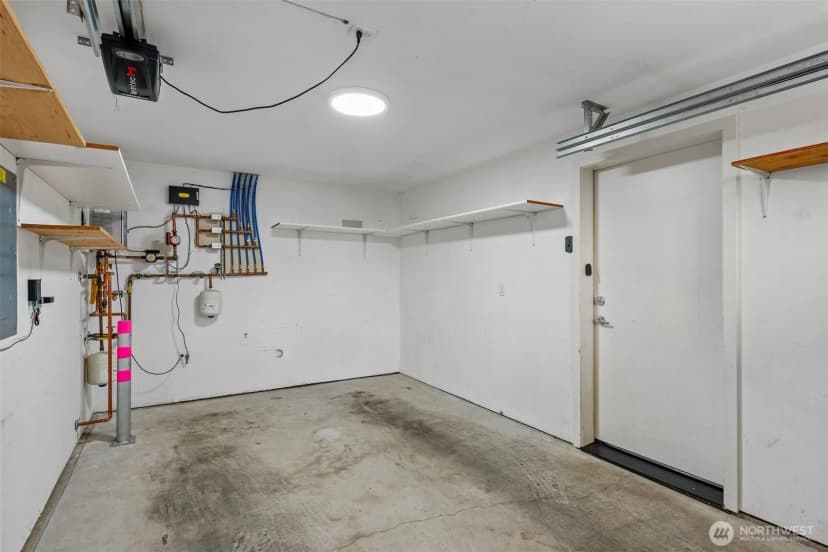 Property photo for 9423 Roosevelt Way Ne, Seattle photo 28