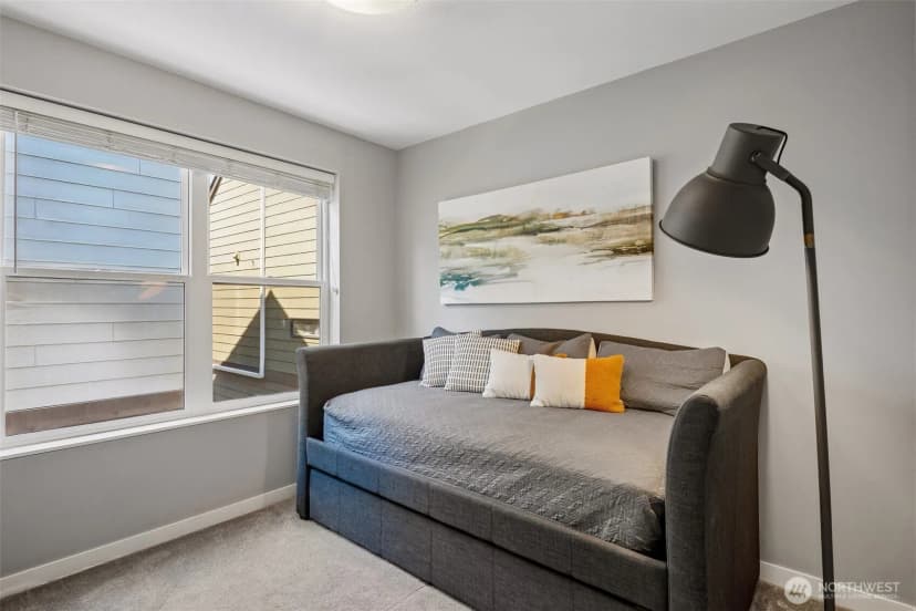 Property photo for 9423 Roosevelt Way Ne, Seattle photo 14