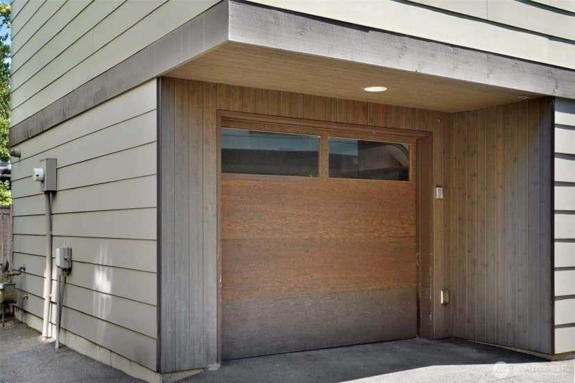 Property photo for 9423 Roosevelt Way Ne, Seattle photo 27