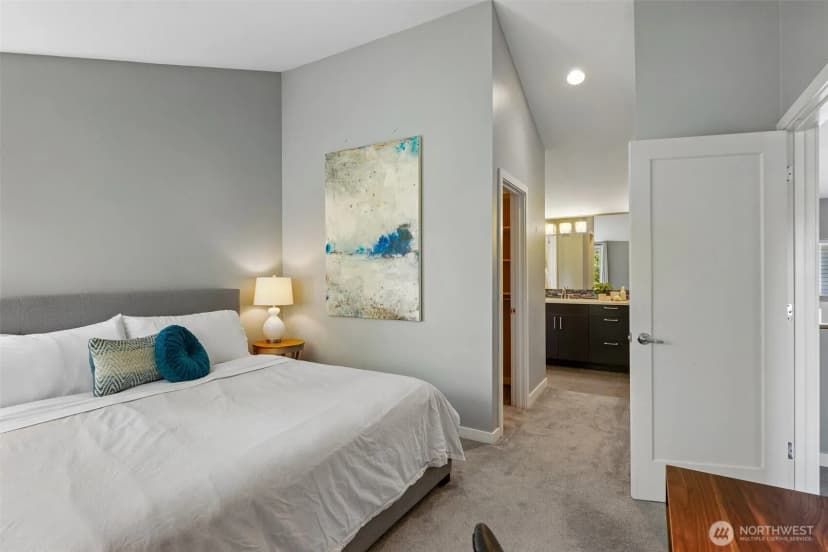 Property photo for 9423 Roosevelt Way Ne, Seattle photo 18