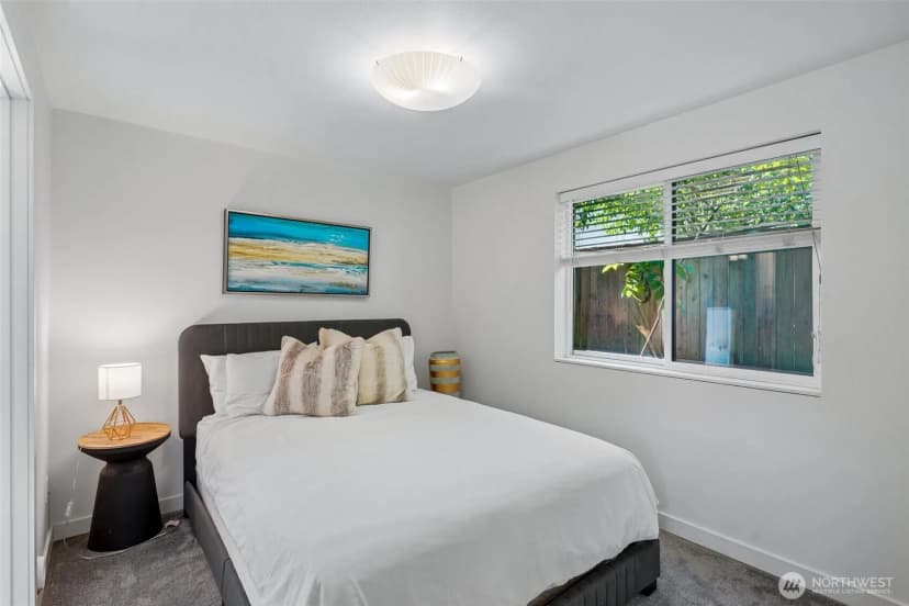 Property photo for 9423 Roosevelt Way Ne, Seattle photo 25