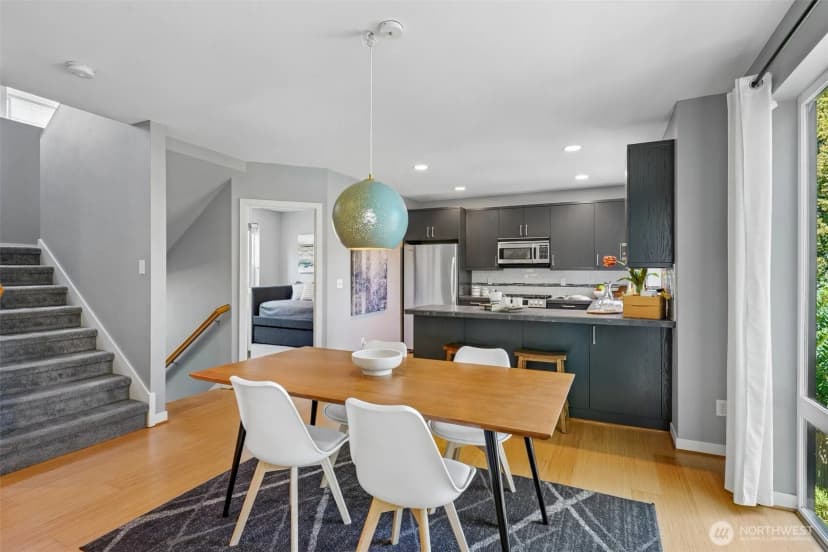 Property photo for 9423 Roosevelt Way Ne, Seattle photo 10